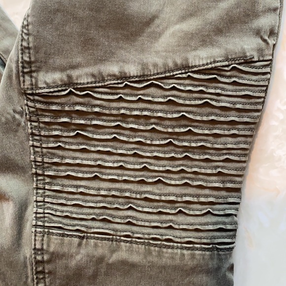 High Rise Army Green Jegging - Picture 2 of 5